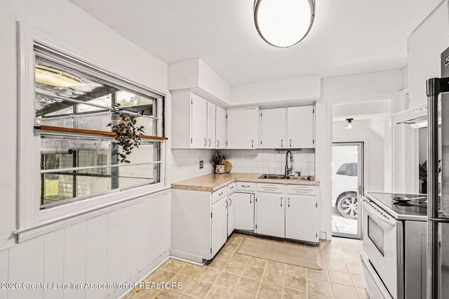1927 Cooper Avenue, Lansing, MI 48910