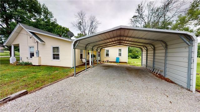 13972 E Nighthawk Road, Nevada, MO 64772