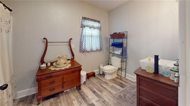 13972 E Nighthawk Road, Nevada, MO 64772
