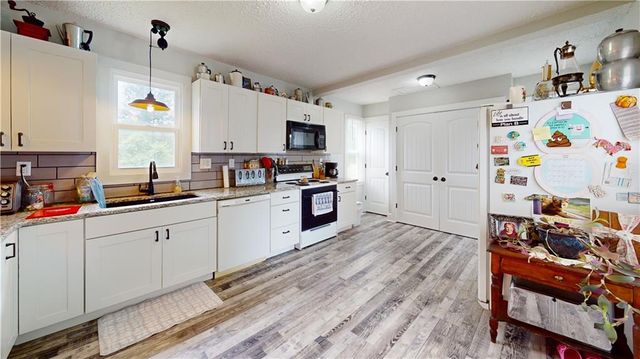 13972 E Nighthawk Road, Nevada, MO 64772