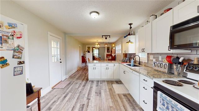 13972 E Nighthawk Road, Nevada, MO 64772