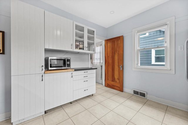 2005 E Beverly ROAD, Shorewood, WI 53211