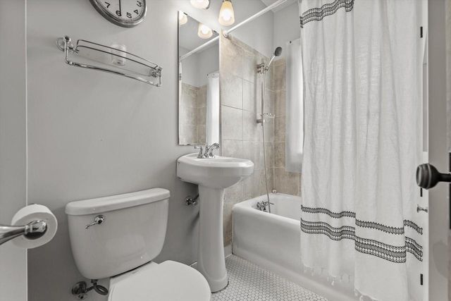 2005 E Beverly ROAD, Shorewood, WI 53211