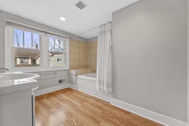 2005 E Beverly ROAD, Shorewood, WI 53211