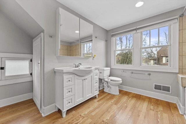 2005 E Beverly ROAD, Shorewood, WI 53211