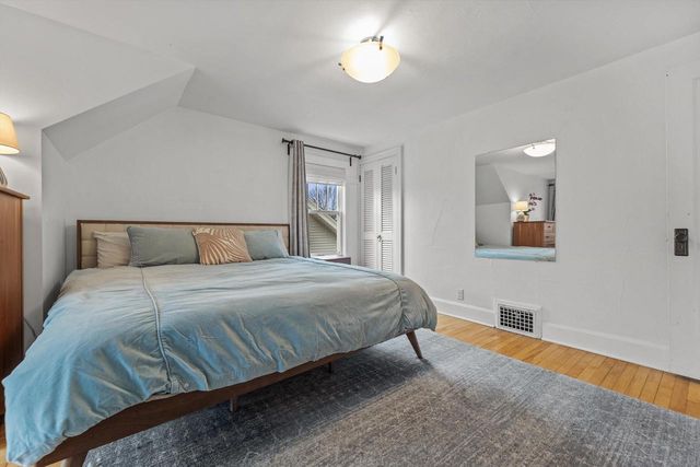 2005 E Beverly ROAD, Shorewood, WI 53211