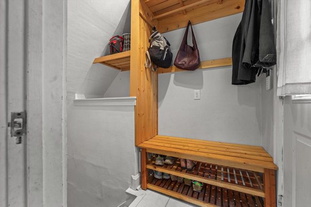 2005 E Beverly ROAD, Shorewood, WI 53211