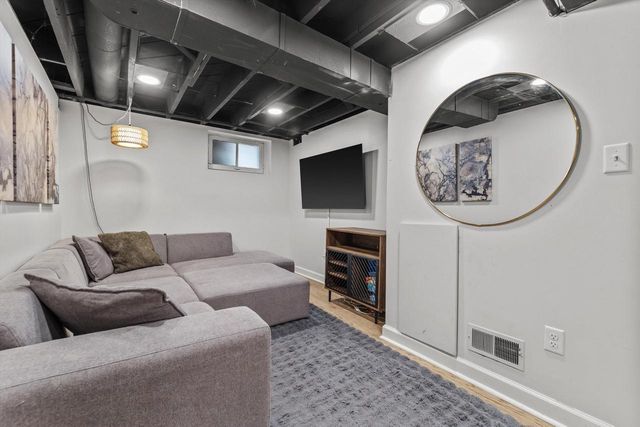 2005 E Beverly ROAD, Shorewood, WI 53211