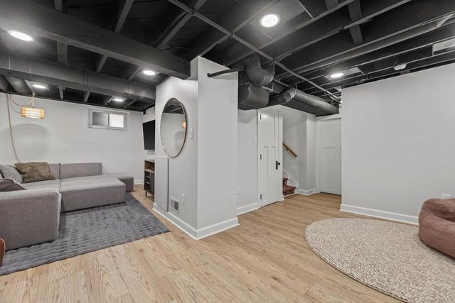 2005 E Beverly ROAD, Shorewood, WI 53211