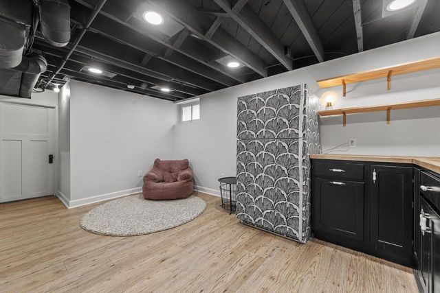 2005 E Beverly ROAD, Shorewood, WI 53211