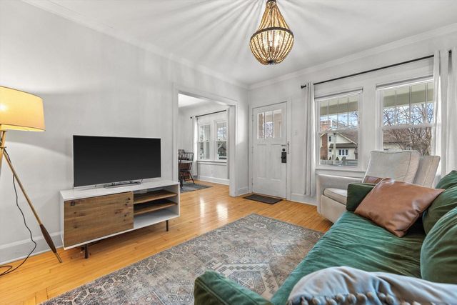 2005 E Beverly ROAD, Shorewood, WI 53211