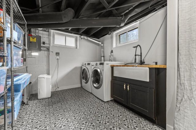 2005 E Beverly ROAD, Shorewood, WI 53211