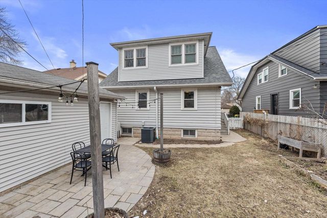 2005 E Beverly ROAD, Shorewood, WI 53211