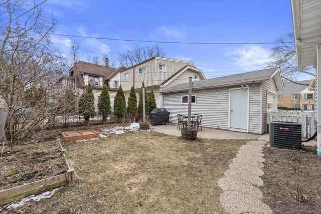 2005 E Beverly ROAD, Shorewood, WI 53211