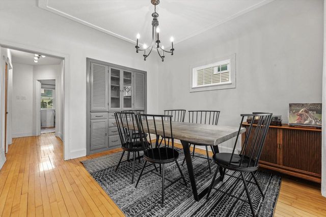 2005 E Beverly ROAD, Shorewood, WI 53211