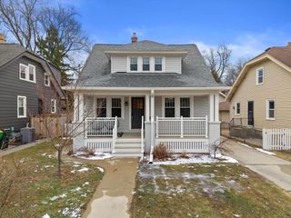 2005 E Beverly ROAD, Shorewood, WI 53211