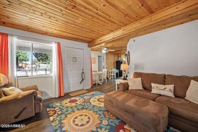 3355 LITTLE PINE Drive, Overgaard, AZ 85933