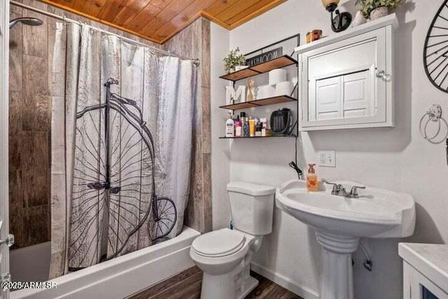 3355 LITTLE PINE Drive, Overgaard, AZ 85933