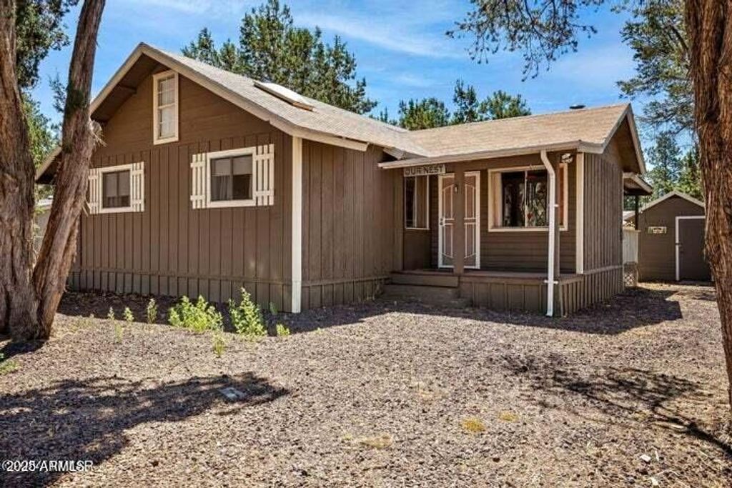 3355 LITTLE PINE Drive, Overgaard, AZ 85933