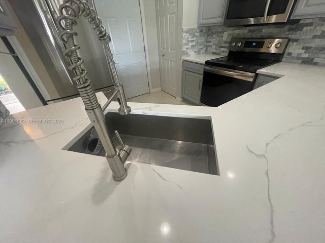 8530 W Southgate Shores Cir 1, Tamarac, FL 33321