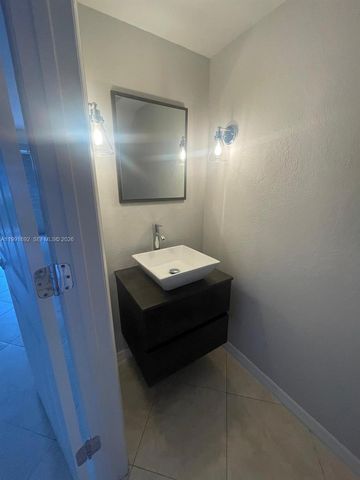 8530 W Southgate Shores Cir 1, Tamarac, FL 33321