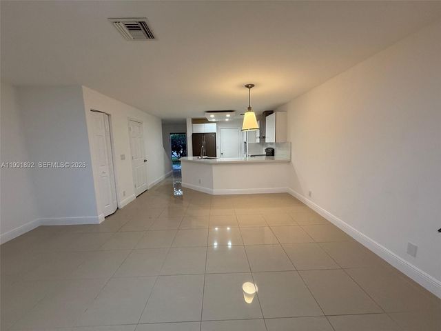 8530 W Southgate Shores Cir 1, Tamarac, FL 33321