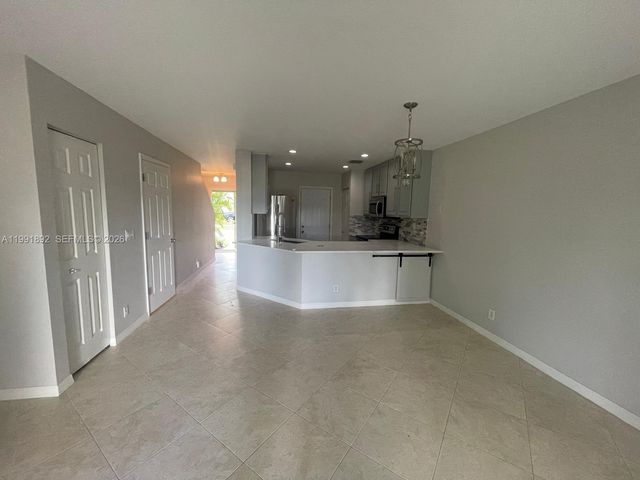 8530 W Southgate Shores Cir 1, Tamarac, FL 33321