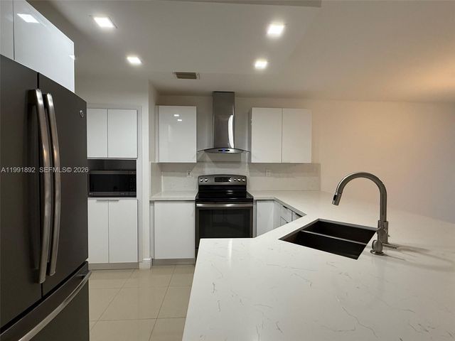 8530 W Southgate Shores Cir 1, Tamarac, FL 33321