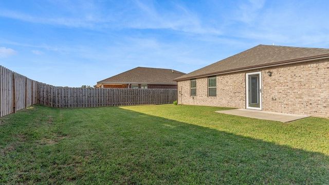 6005 NW Hoover Street, Bentonville, AR 72713