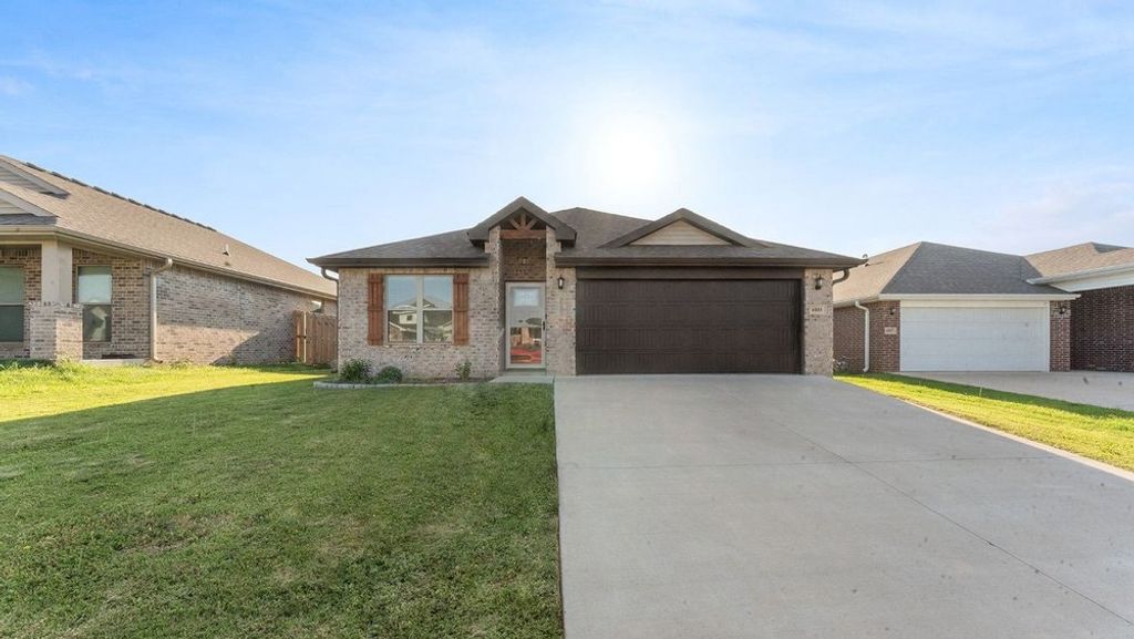 6005 NW Hoover Street, Bentonville, AR 72713
