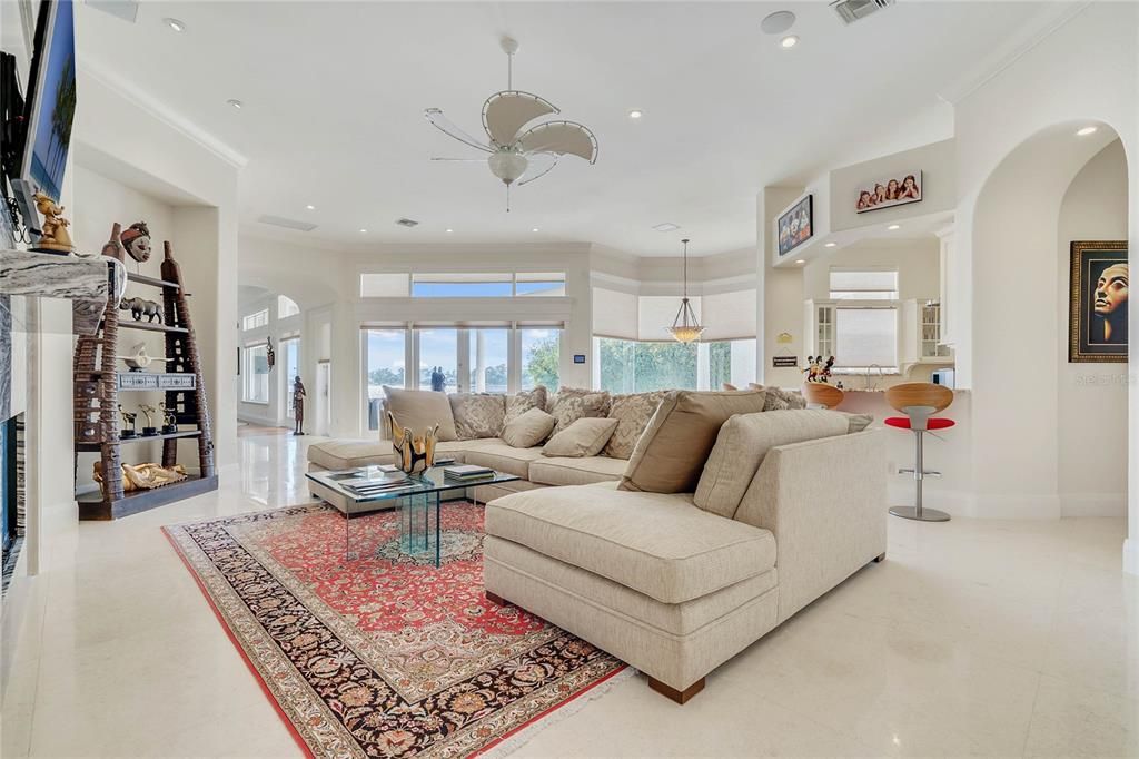 Image 13 of property listing at 9245 SOUTHERN BREEZE DRIVE, Orlando, FL 32836