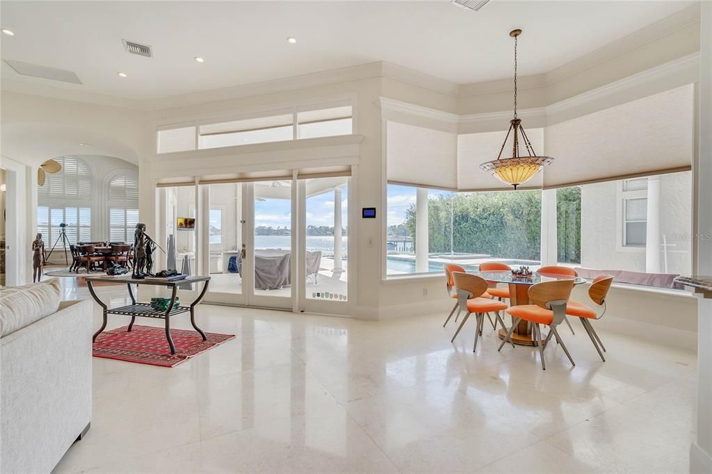 Image 7 of property listing at 9245 SOUTHERN BREEZE DRIVE, Orlando, FL 32836