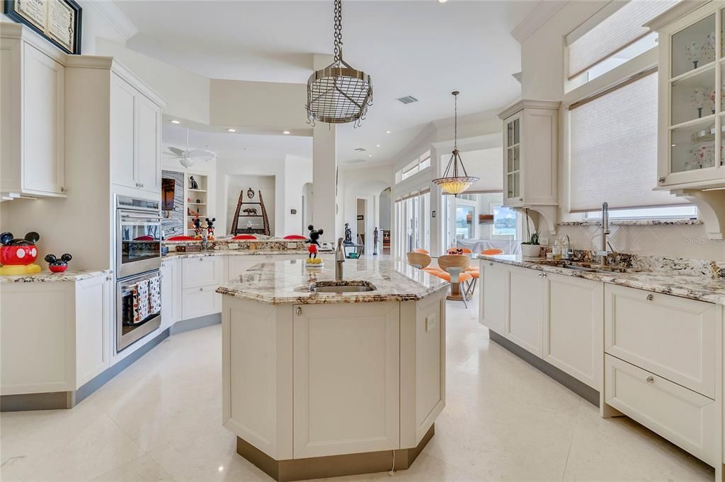 Image 9 of property listing at 9245 SOUTHERN BREEZE DRIVE, Orlando, FL 32836
