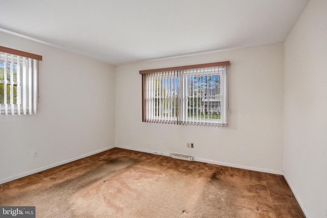 820 JAMESTOWN RD, Blackwood, NJ 08012