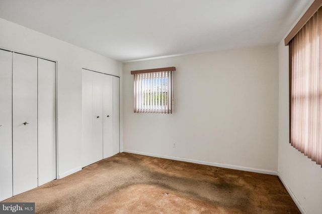 820 JAMESTOWN RD, Blackwood, NJ 08012