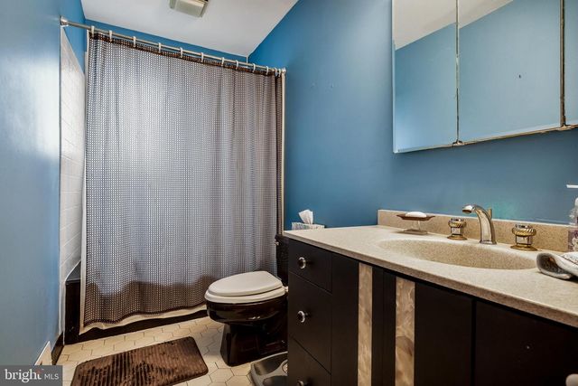 820 JAMESTOWN RD, Blackwood, NJ 08012