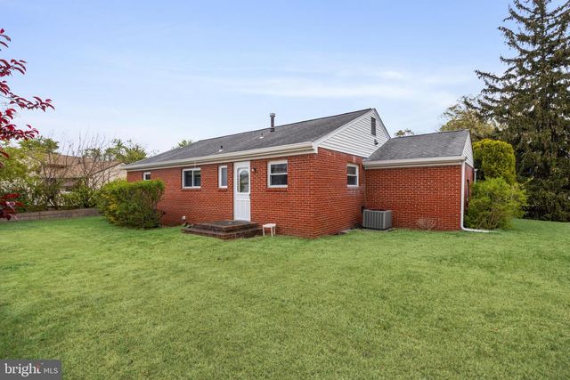 820 JAMESTOWN RD, Blackwood, NJ 08012