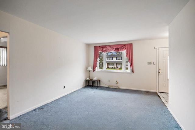 820 JAMESTOWN RD, Blackwood, NJ 08012