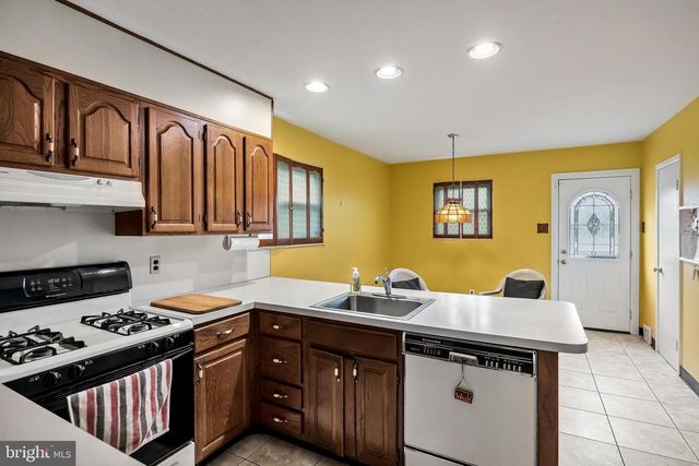 820 JAMESTOWN RD, Blackwood, NJ 08012