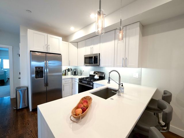 65 Border Street 4, Boston, MA 02128