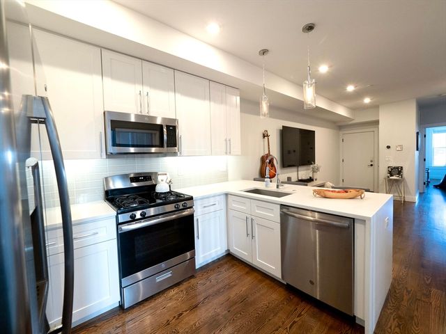 65 Border Street 4, Boston, MA 02128