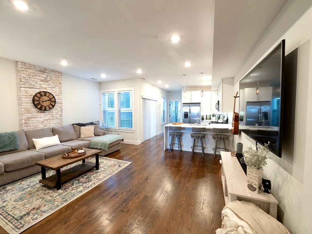 65 Border Street 4, Boston, MA 02128