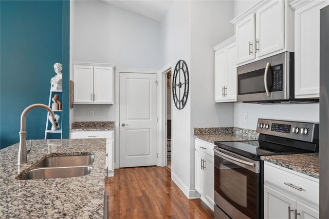 4704 NE Briarwood Drive, Ankeny, IA 50021