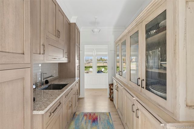 155 Duck Pond Lane, Southampton, NY 11968
