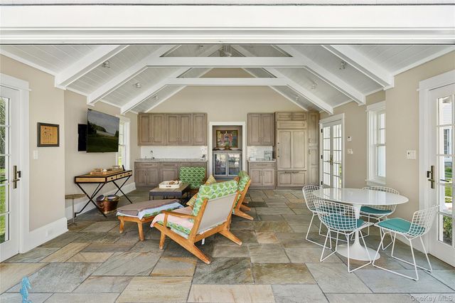 155 Duck Pond Lane, Southampton, NY 11968