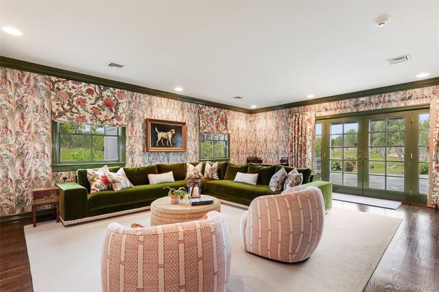 17 Boxwood Lane, Rye, NY 10580