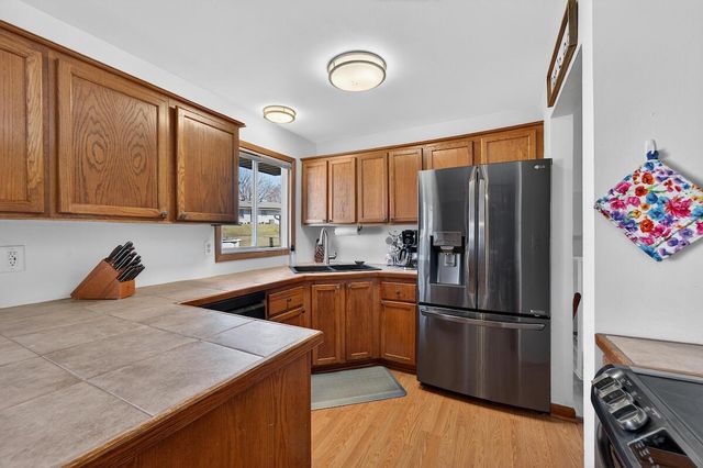 8620 Riverton ROAD, Oak Creek, WI 53154