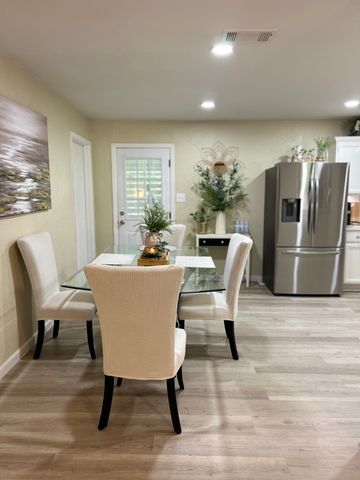 307 E 5th Street, Kaufman, TX 75142