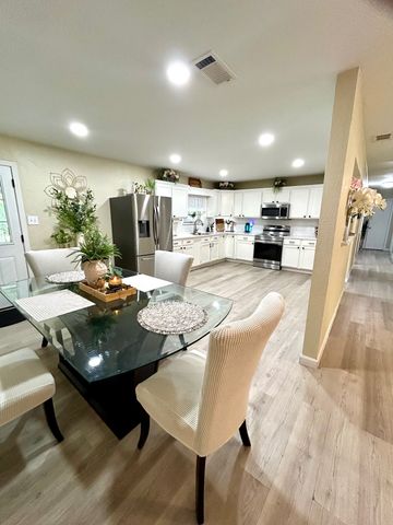 307 E 5th Street, Kaufman, TX 75142
