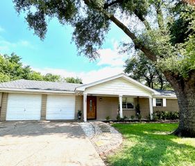307 E 5th Street, Kaufman, TX 75142